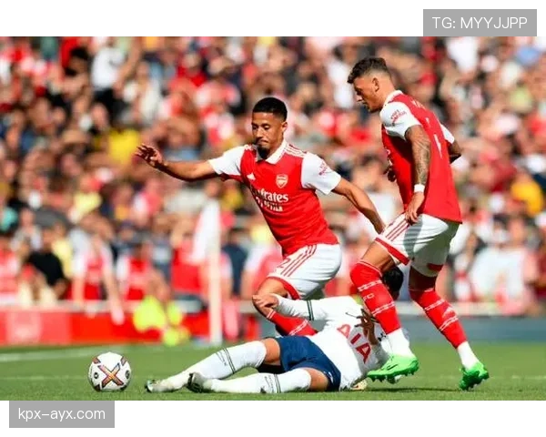 奥德加德中场表现稳健,助力阿森纳继续领跑英超联赛 奥德加德中场表现稳健,助力阿森纳继续领跑英超联赛