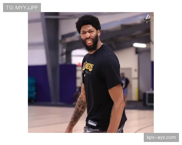 浓眉训练完直接去夜店？这身材管理也太离谱了